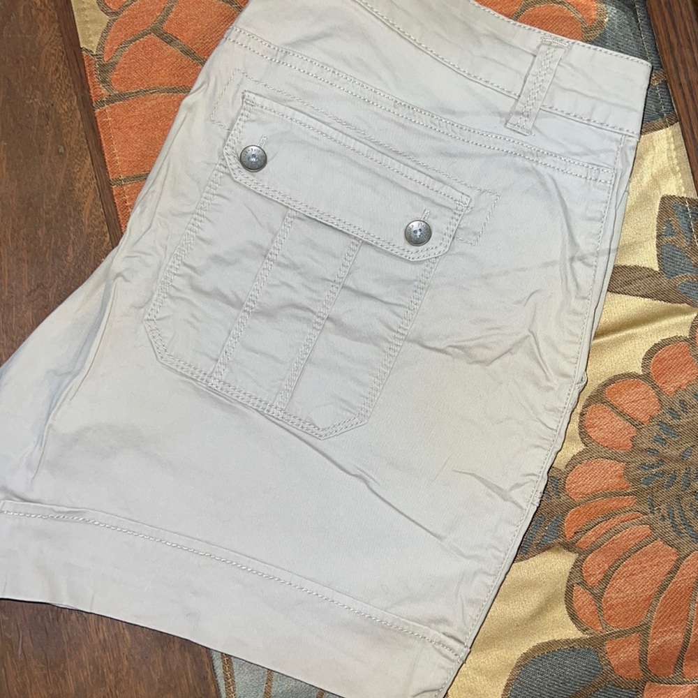 Sonoma Mid-rise Khaki Shorts sz 14